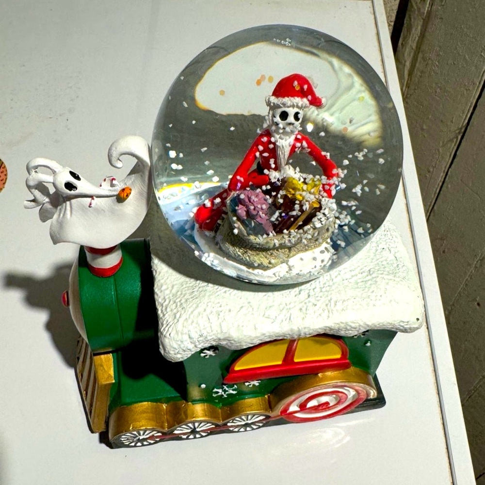 Nightmare Before Christmas Snow Globe